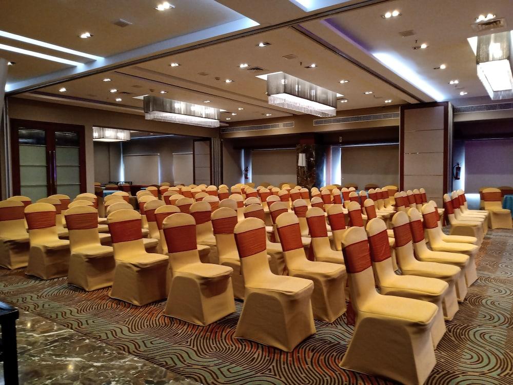 Royal Orchid Central Vadodara Zewnętrze zdjęcie