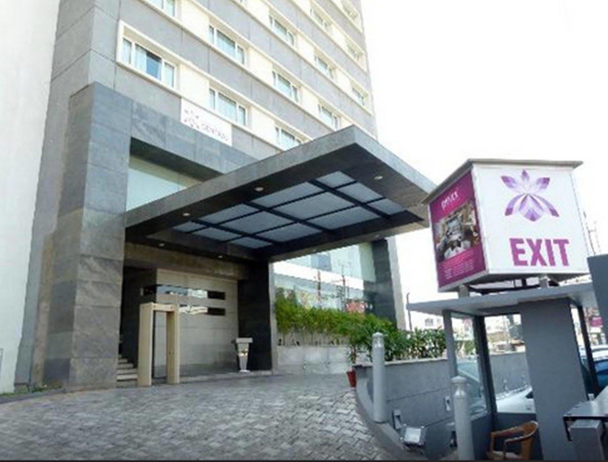 Royal Orchid Central Vadodara Zewnętrze zdjęcie
